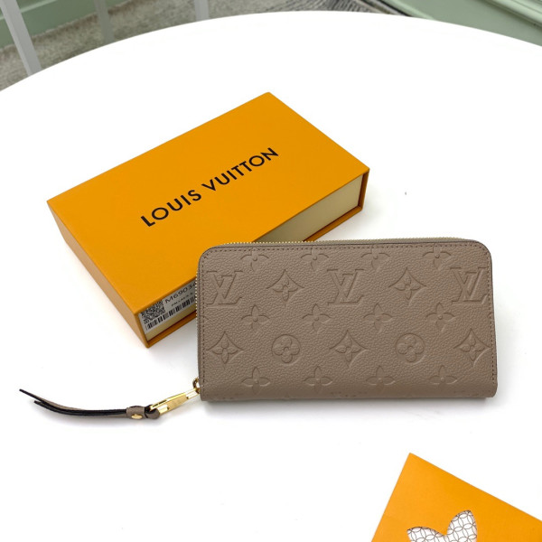 l**is V*t*n zippy wallet