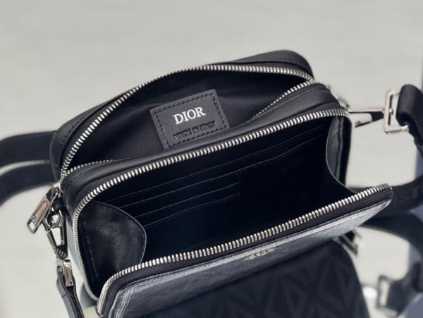 D*or messenger pouch