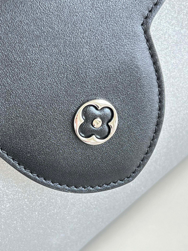 l**is V*t*n capucines bb