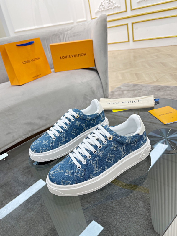 l**is V*t*n women"s time out sneaker