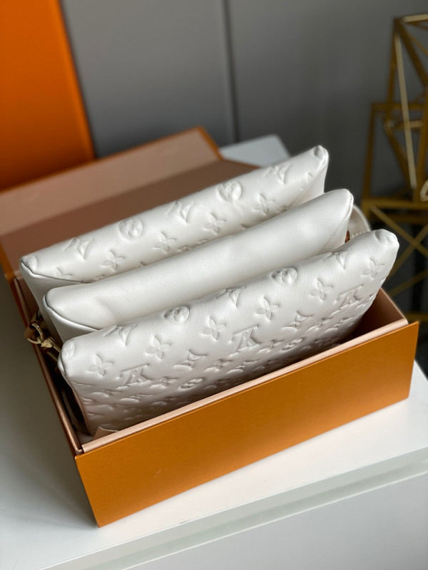 l**is V*t*n coussin pm