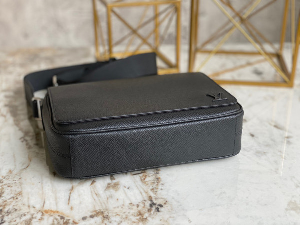 l**is V*t*n district pm