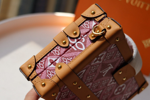 l**is V*t*n since 1854 petite malle