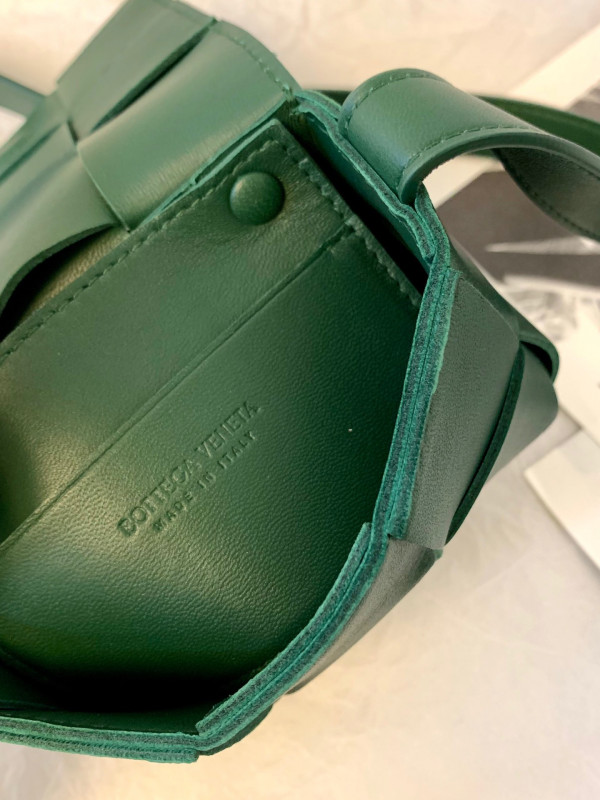 Bo*te*ga ve*ne*ta cassette