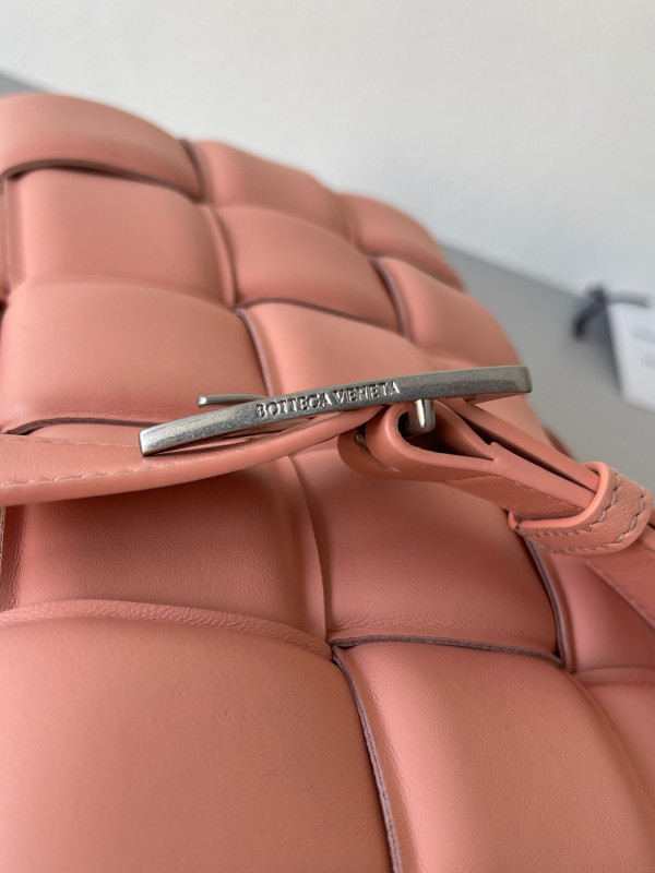 Bo*te*ga ve*ne*ta cassette