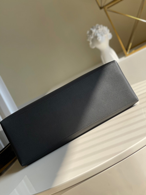 l**is V*t*n lockme shopper