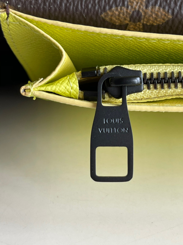 l**is V*t*n brazza wallet