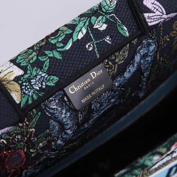 large D*or book tote