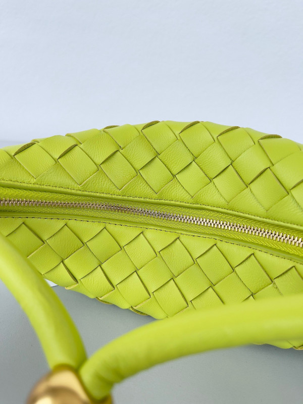 Bo*te*ga ve*ne*ta turn