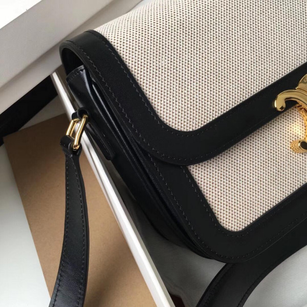 Ce**e triomphe medium