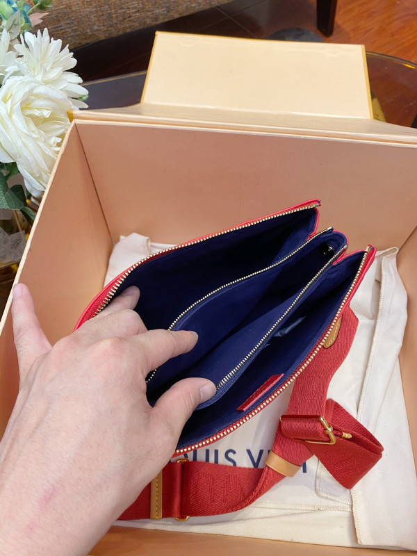 l**is V*t*n coussin pm