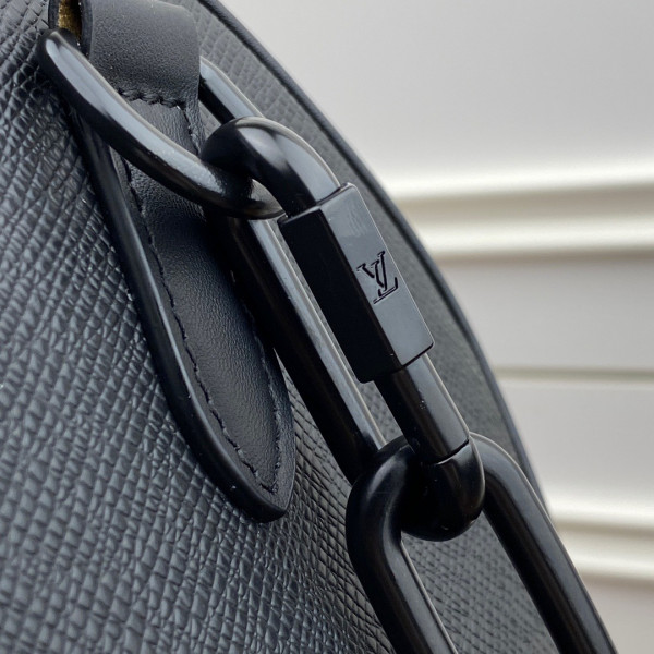 l**is V*t*n messeanger bag