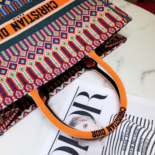 large D*or book tote