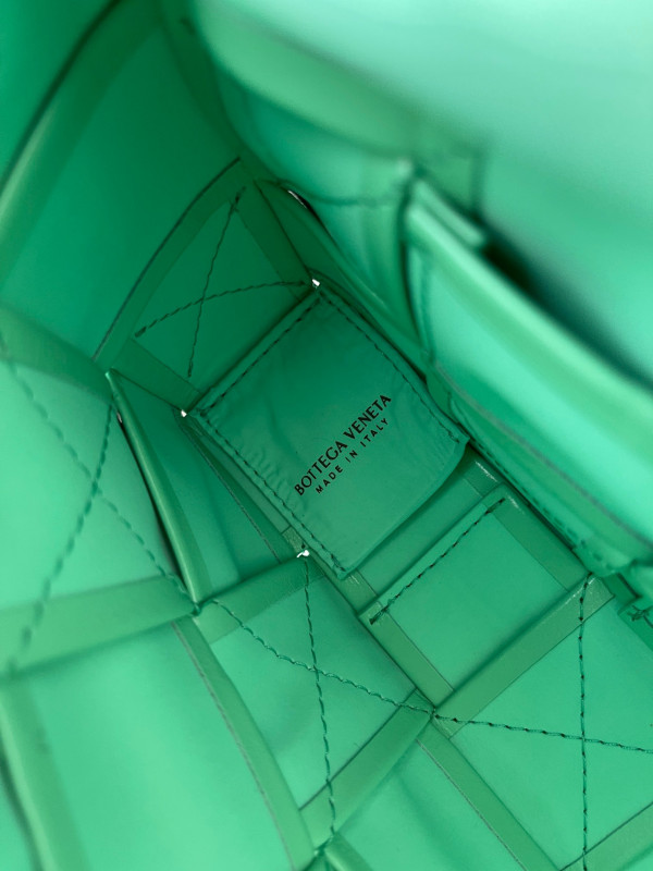 Bo*te*ga ve*ne*ta cassette