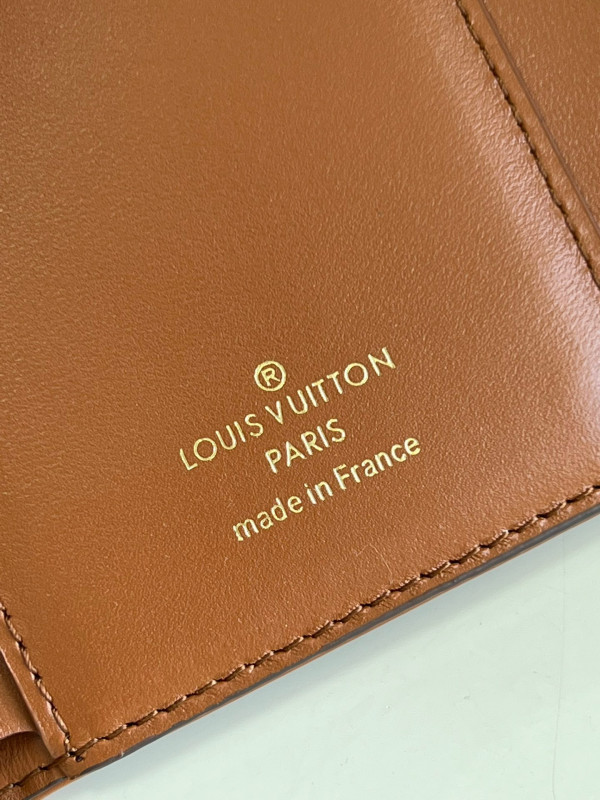 l**is V*t*n pont 9 compact wallet