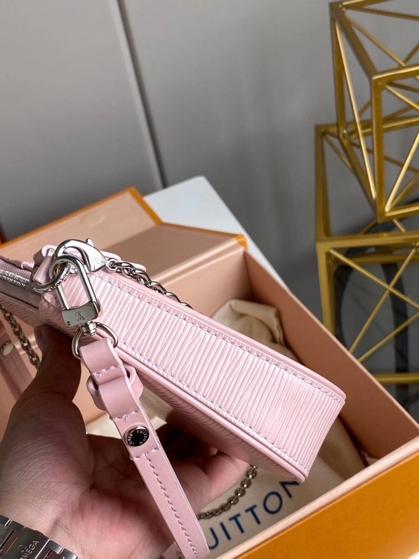 l**is V*t*n easy pouch on strap