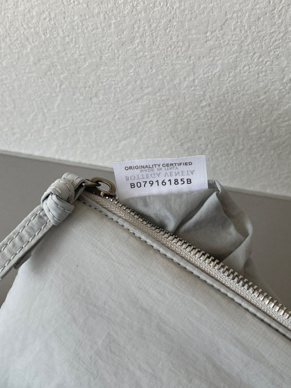 Bo*te*ga ve*ne*ta padded tech cassette