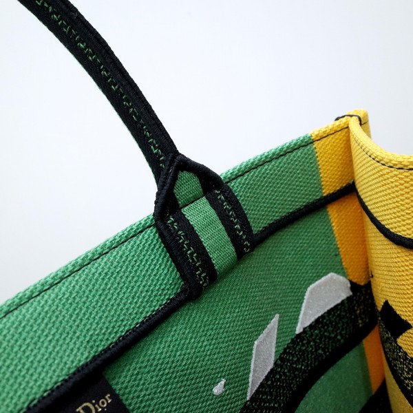 medium D*or book tote