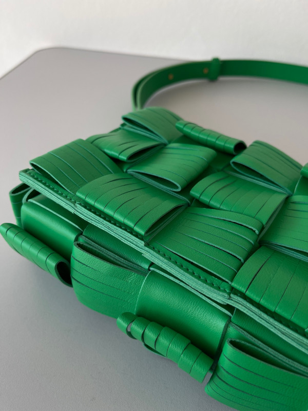 Bo*te*ga ve*ne*ta cassette