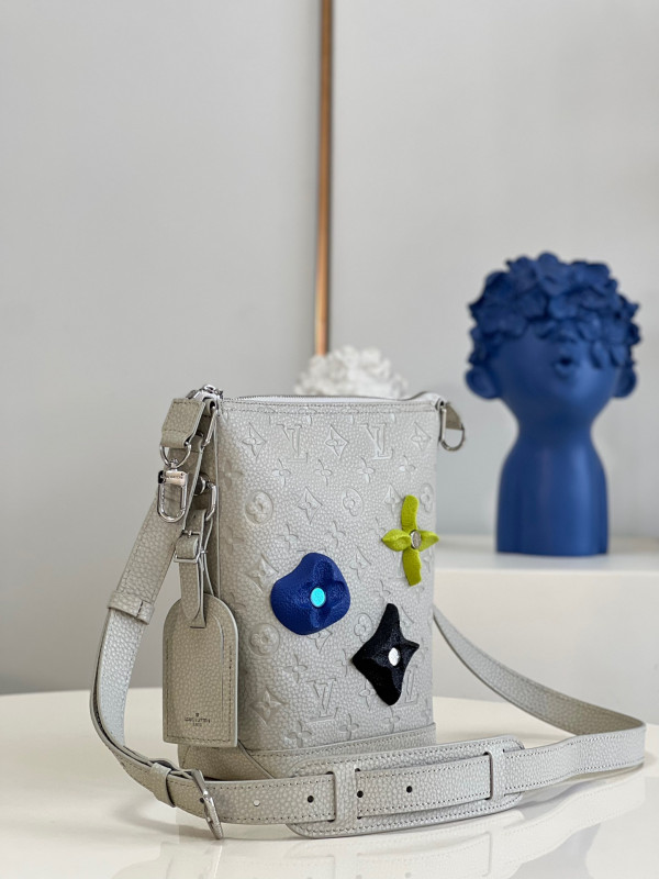 l**is V*t*n hobo cruiser pm