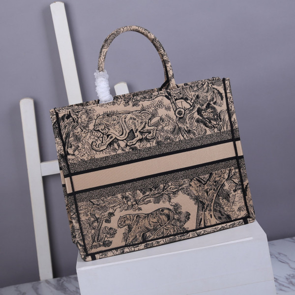 large D*or book tote