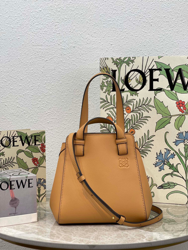 LOEWE Hammock Nugget bag