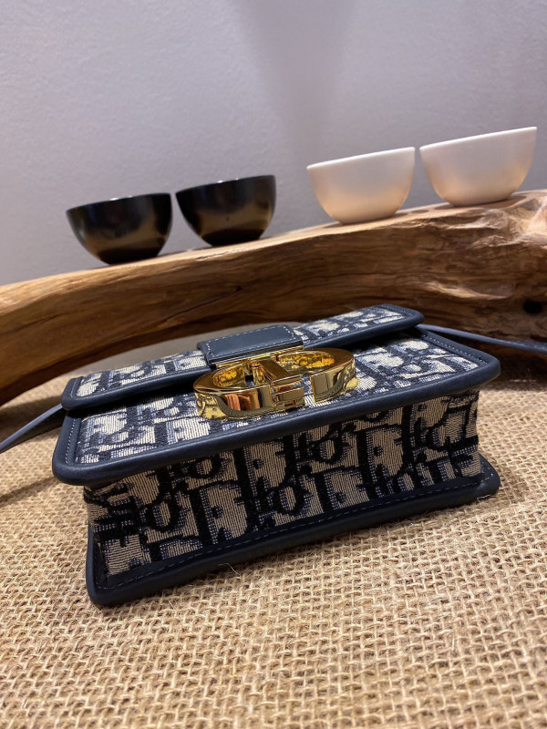 D*or 30 montaigne bag