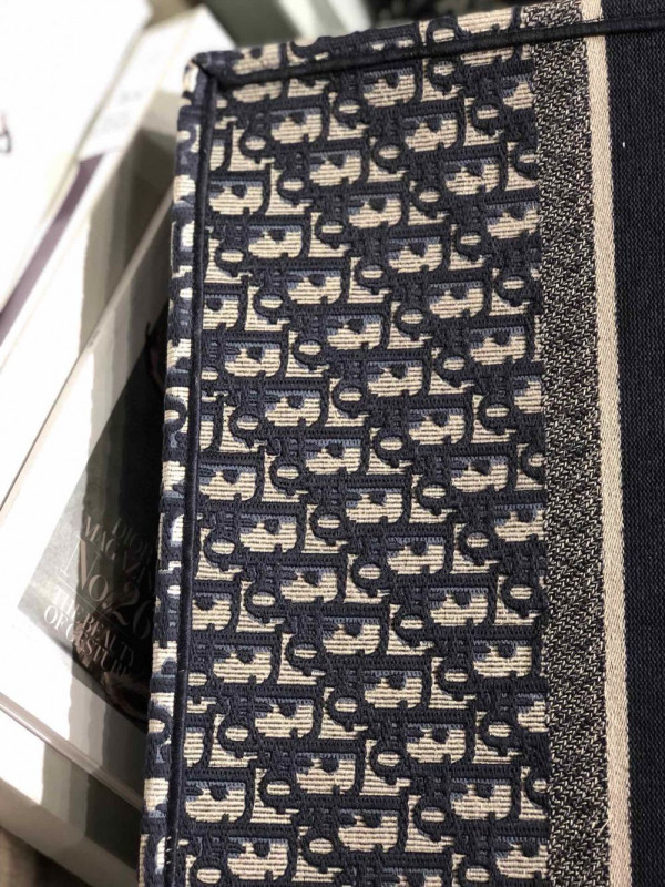 D*or oblique book tote-41.5*35*18cm