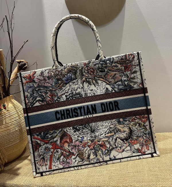 large D*or book tote