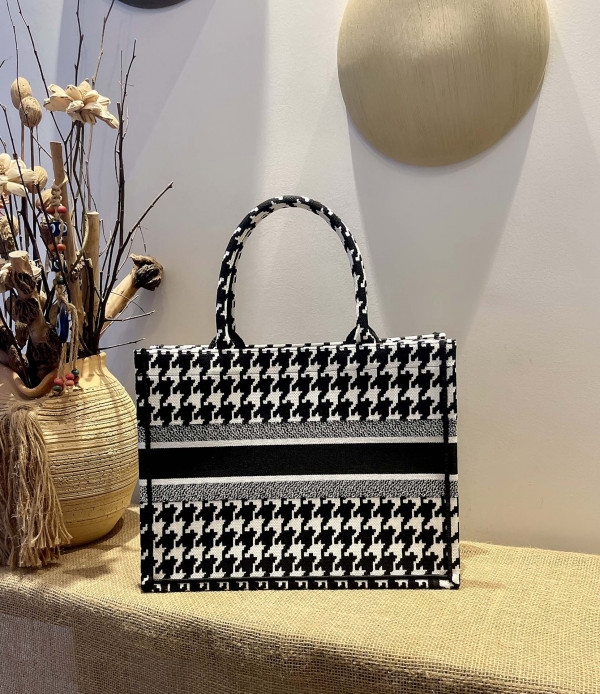 medium D*or book tote