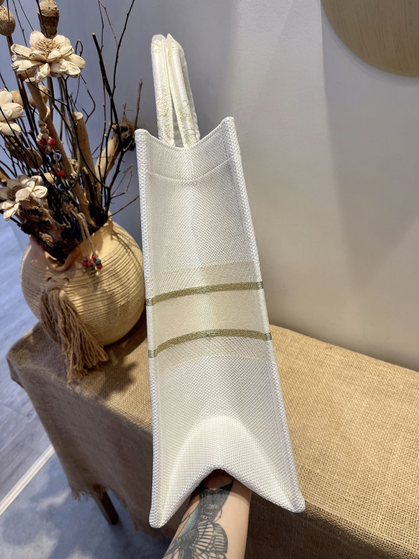 large D*or book tote