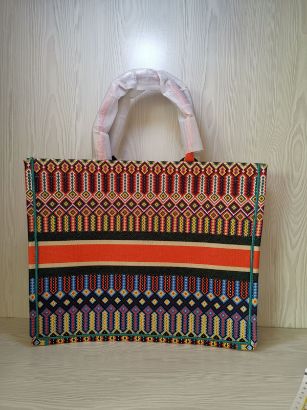 large D*or book tote