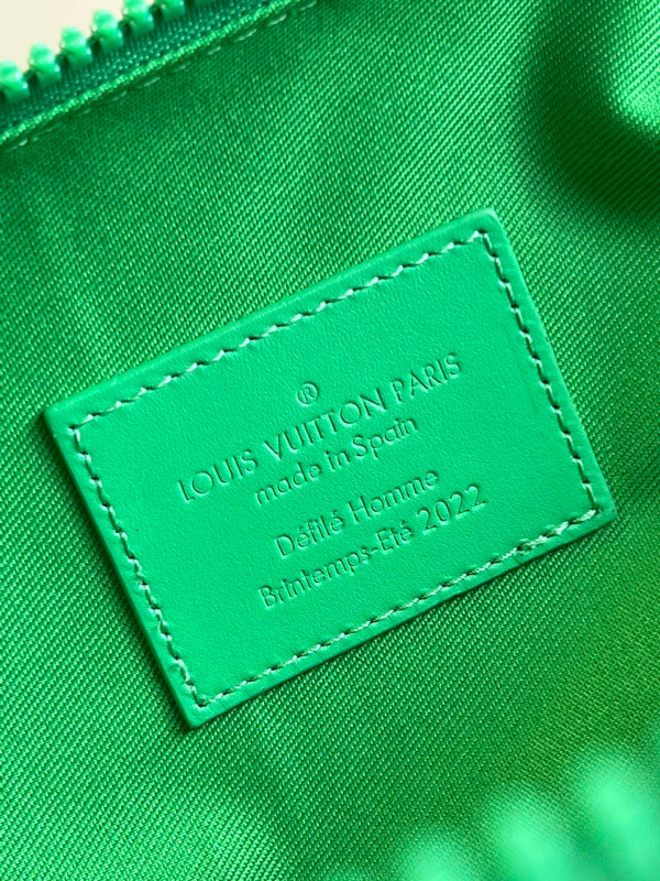 l**is V*t*n handle soft trunk