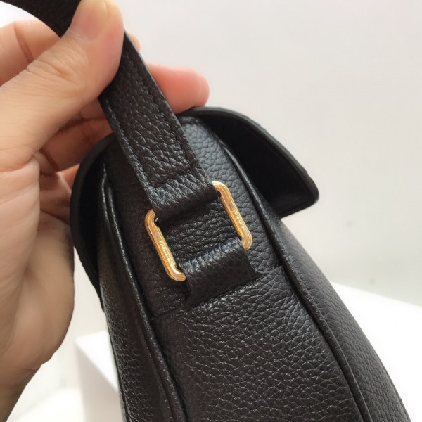 Ce**e besace 16 bag in grained calfskin