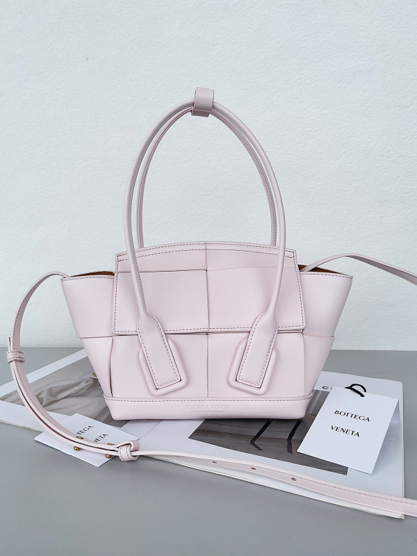 Bo*te*ga ve*ne*ta arco