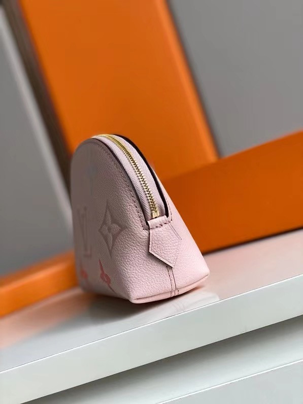 l**is V*t*n cosmetic pouch