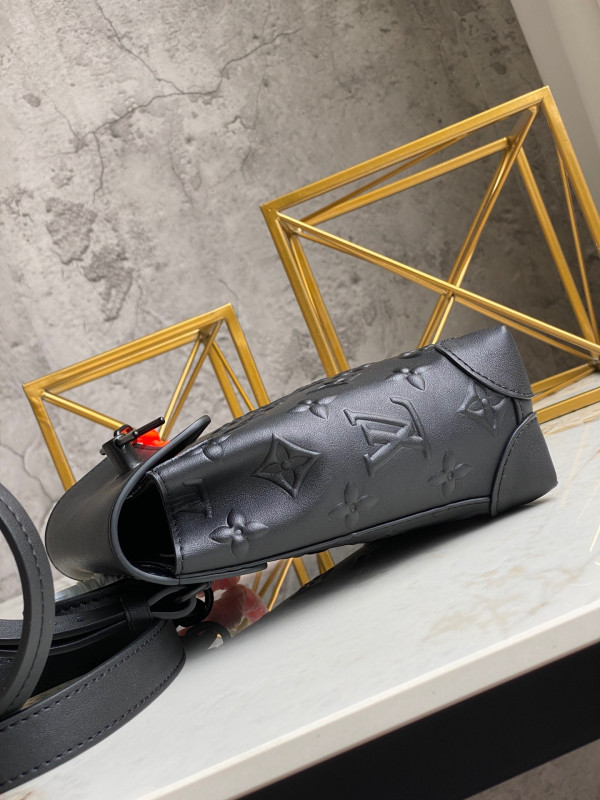 l**is V*t*n steamer xs