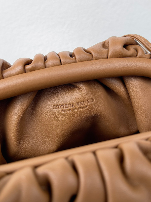 Bo*te*ga ve*ne*ta mini pouch