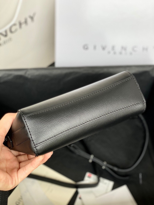 GIVENCHY NANO ANTIGONA