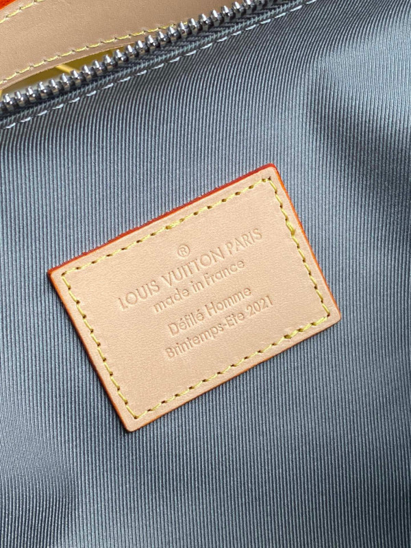 l**is V*t*n handle trunk