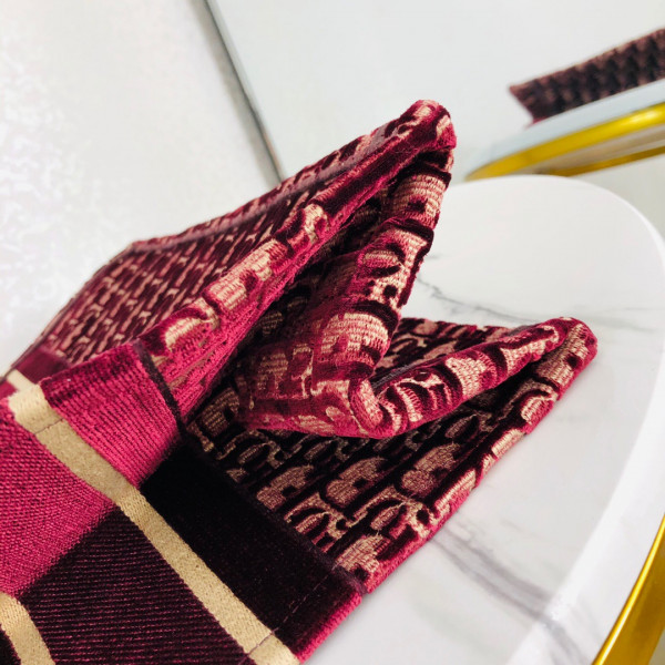 large D*or book tote