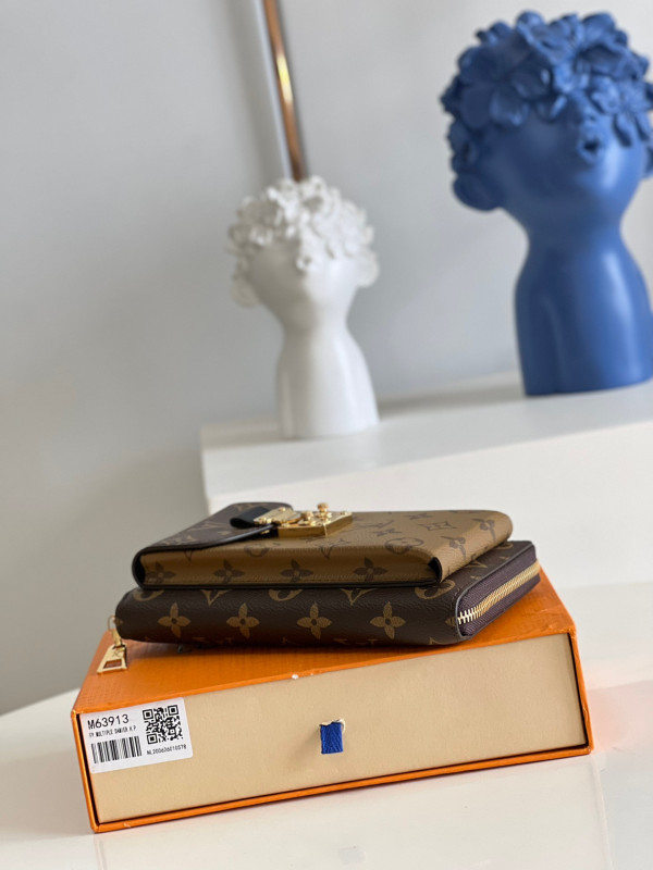 l**is V*t*n trunk vertical