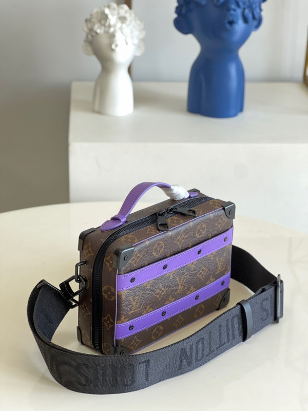 l**is V*t*n handle soft trunk