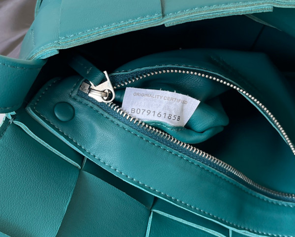 Bo*te*ga ve*ne*ta cassette