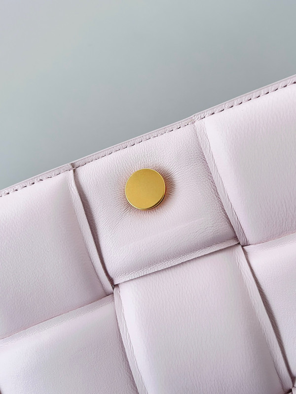 Bo*te*ga ve*ne*ta the chain cassette