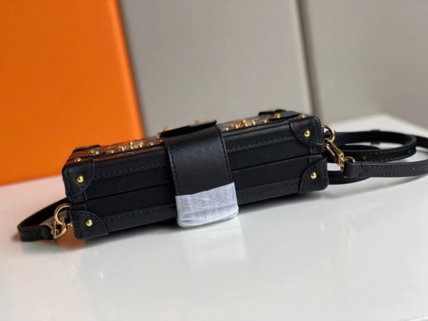 l**is V*t*n petite malle