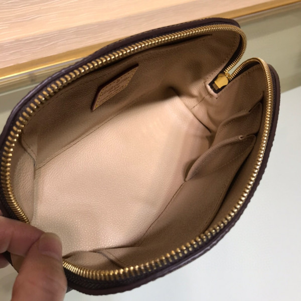 l**is V*t*n cosmetic pouch gm