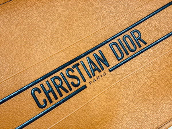 large D*or book tote