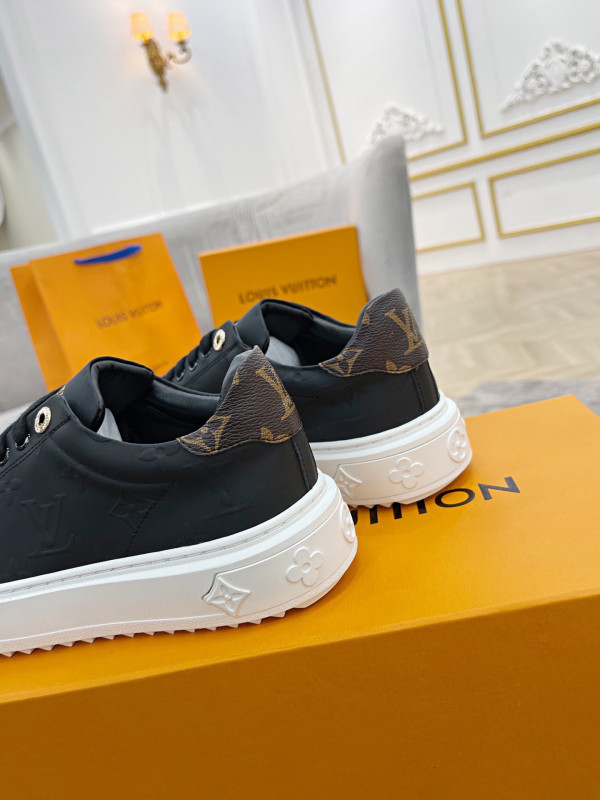 l**is V*t*n women"s time out sneaker