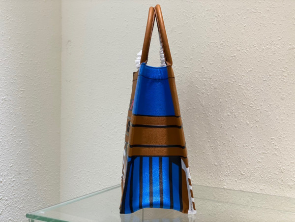 large D*or book tote